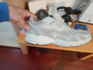 Zapatillas Adidas Gris y Blanco