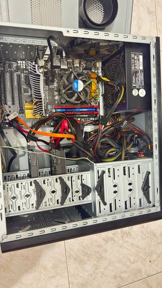 Ordenador sobremesa. Windows 11 Pro original.