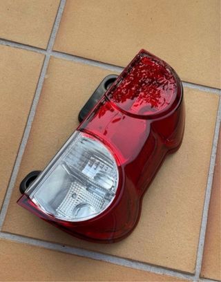Foco Trasero Nissan NV200