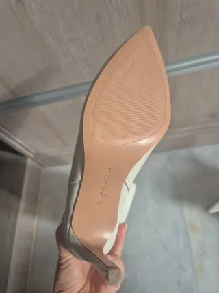 Botas altas tacón beige Stradivarius