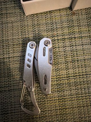 Mini Multiusos con Mosquetón