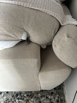 Sofá beige y blanco de tela. 2 plazas 10% desc.