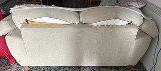 Sofá beige y blanco de tela. 2 plazas 10% desc.