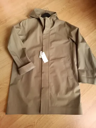 Abrigo Uniqlo Blocktech Beige