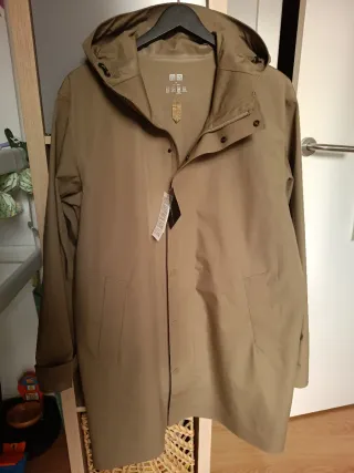 Abrigo Uniqlo Blocktech Beige