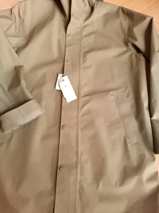 Abrigo Uniqlo Blocktech Beige