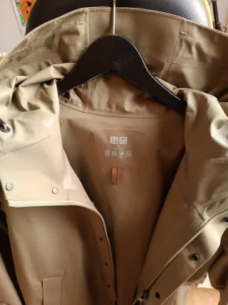 Abrigo Uniqlo Blocktech Beige
