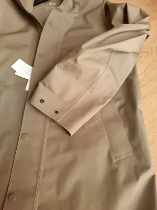 Abrigo Uniqlo Blocktech Beige