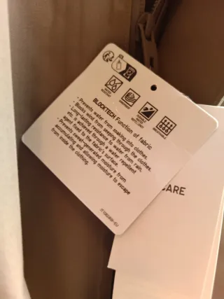 Abrigo Uniqlo Blocktech Beige