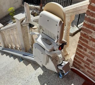 SILLAS SALVAESCALERAS EN SAN VICENTE DE LA BARQUE