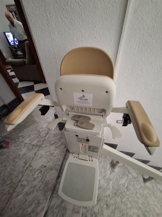 SILLAS SALVAESCALERAS EN SAN VICENTE DE LA BARQUE