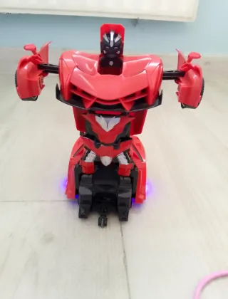 Coche teledirigido transformable