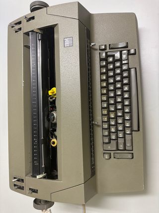 Máquina de escribir eléctrica IBM