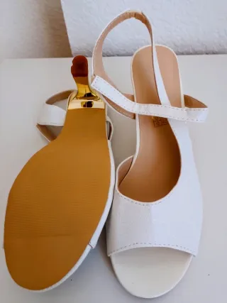 PROMO Zapatos de tacón blancos dorados T39