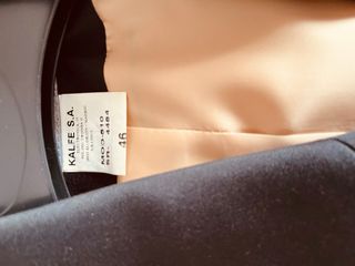 Traje Chaqueta, chaleco y Falda Beige y negro.