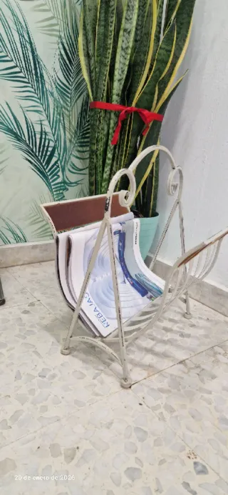 Revistero vintage metal y madera