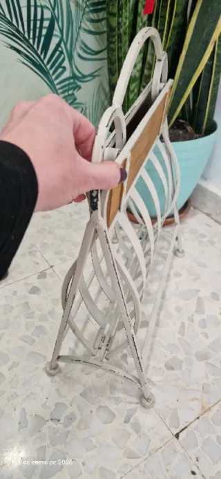 Revistero vintage metal y madera