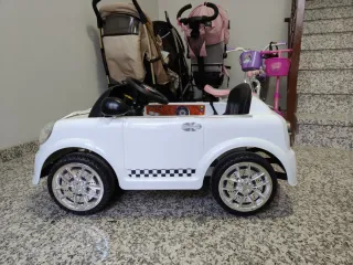 Coche eléctrico infantil blanco