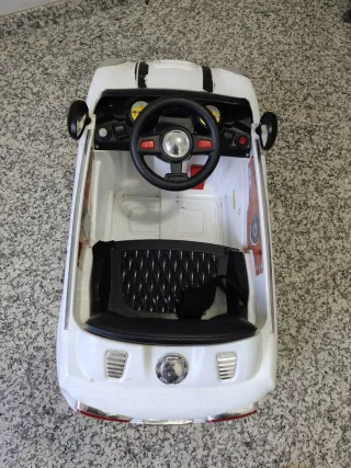 Coche eléctrico infantil blanco