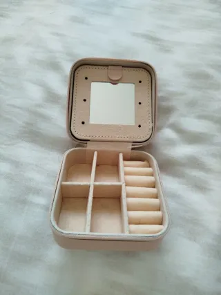 Joyero rosa con inicial N y flores