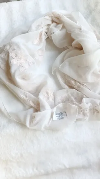 Bufanda Punto Roma bordada