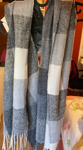 Bufanda cuadros grises y blancos