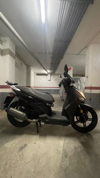 Moto Scooter Automática Negra