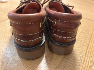 Náuticos de piel marrón