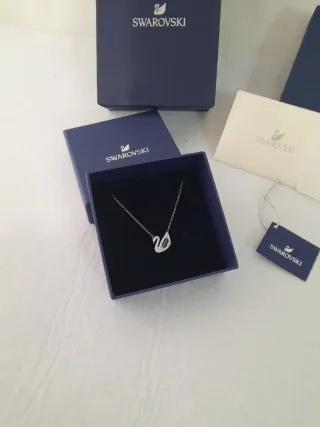 Gargantilla Swarovski auténtica.