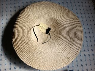 Sombrero y cartera de rafia con flores y pedrería
