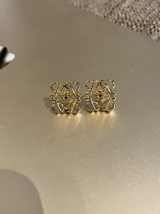 Pendientes Loewe dorados