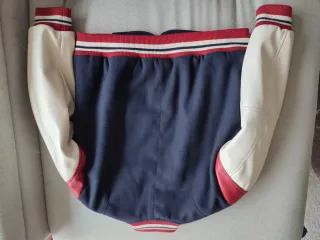 Cazadora Bomber Zara Azul y Blanca