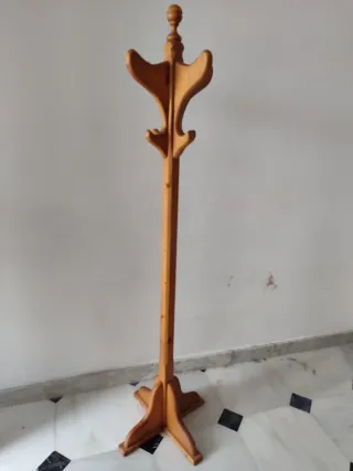 Perchero de pino macizo