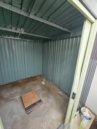 Caseta de jardín metálica gris y verde