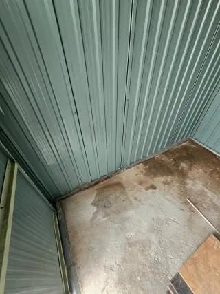 Caseta de jardín metálica gris y verde