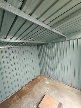 Caseta de jardín metálica gris y verde