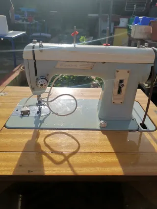 Máquina de coser Sigma antigua