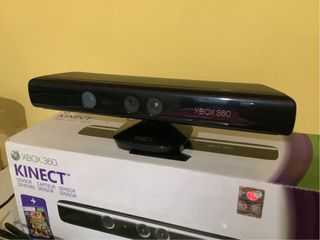 Xbox 360 con Kinect e due giochi