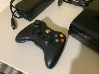 Xbox 360 con Kinect e due giochi