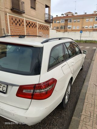 Mercedes-Benz E300. 2011