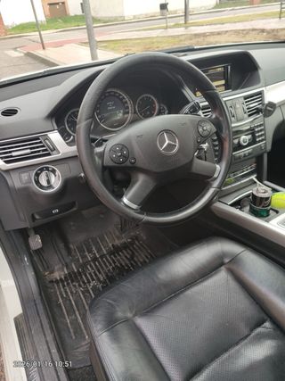 Mercedes-Benz E300. 2011