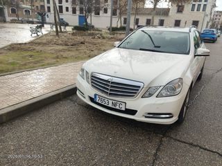 Mercedes-Benz E300. 2011