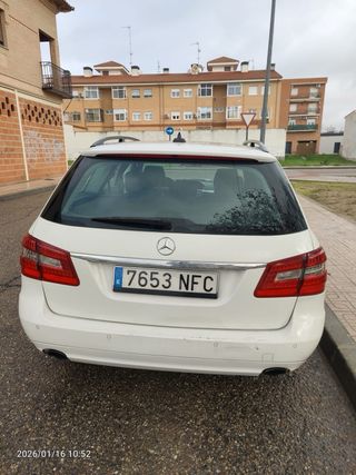 Mercedes-Benz E300. 2011