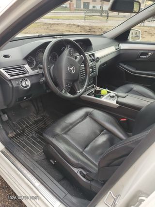 Mercedes-Benz E300. 2011