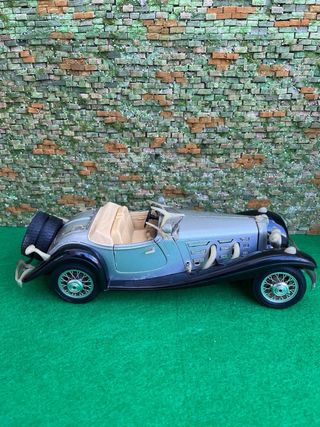 Mercedes-Benz 500K Roadster (1936) – Escala 1:18