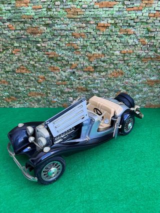 Mercedes-Benz 500K Roadster (1936) – Escala 1:18