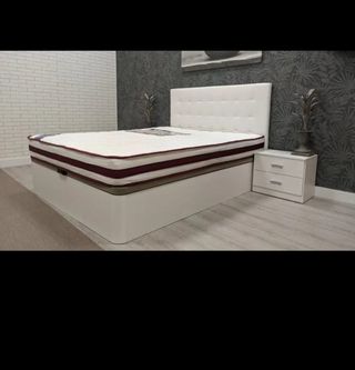 Canapé de madera con cajones