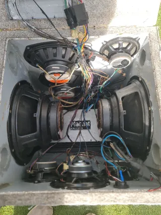 Equipo de sonido Magnat con amplificador