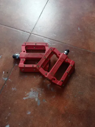 Pedales El Gallo Rojo