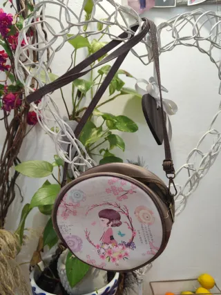 Bolso redondo estampado niña